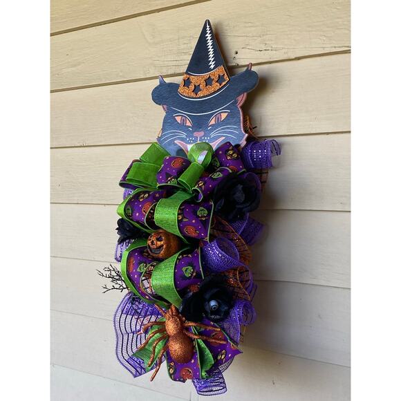 Black Cat Halloween Swag, Spooky Wall Décor Spooky Mesh Bow & Spider Accent - Picture 10 of 11